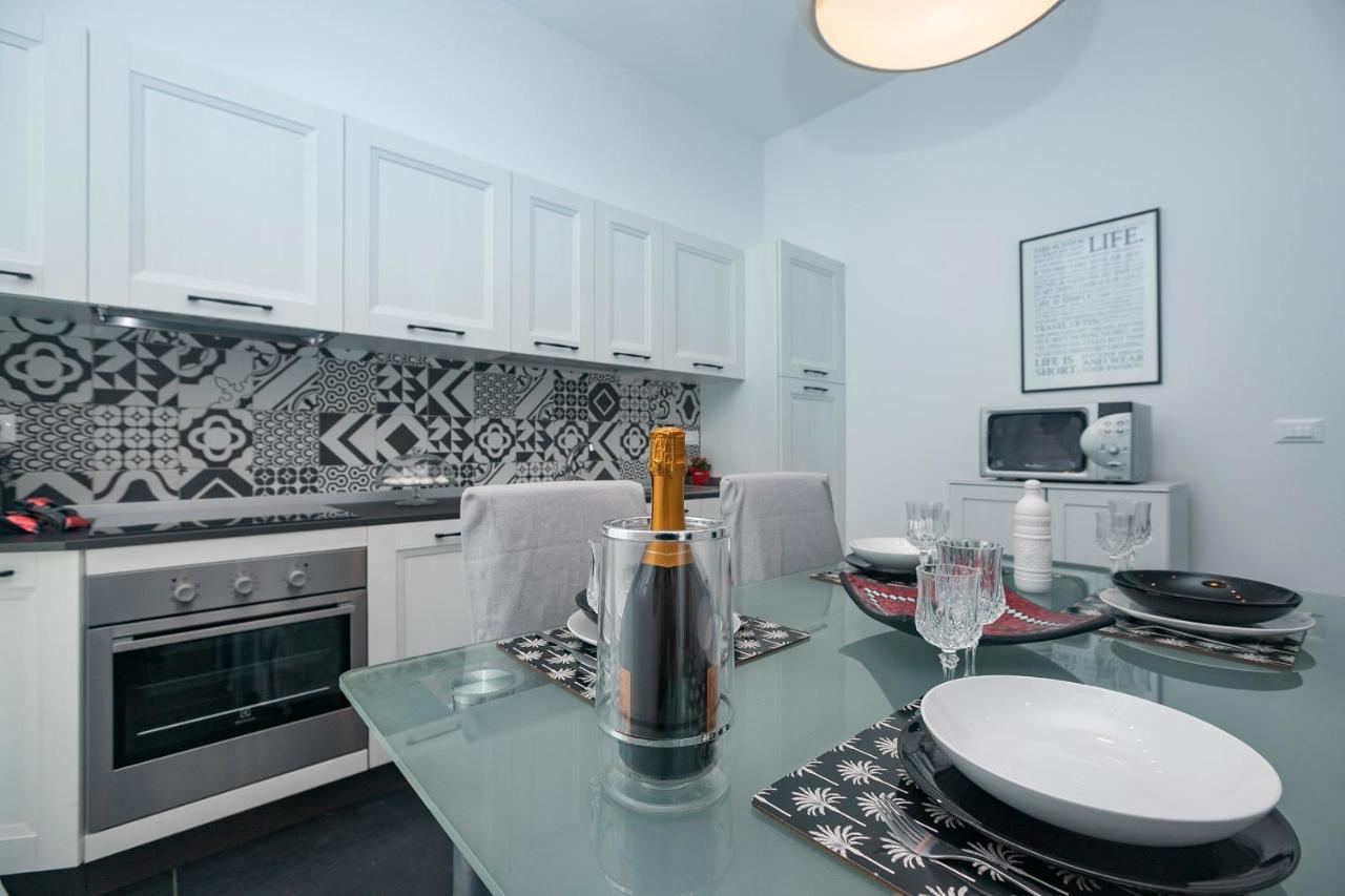 Real Italian Estate - Luxury Black&White Genoa Bagian luar foto