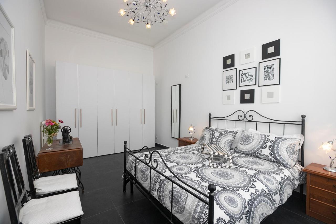 Real Italian Estate - Luxury Black&White Genoa Bagian luar foto