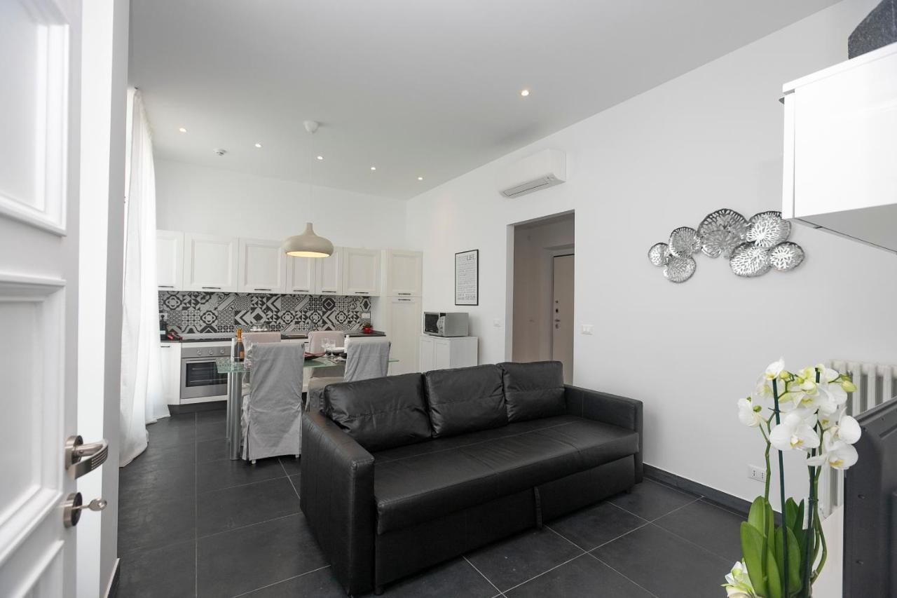 Real Italian Estate - Luxury Black&White Genoa Bagian luar foto