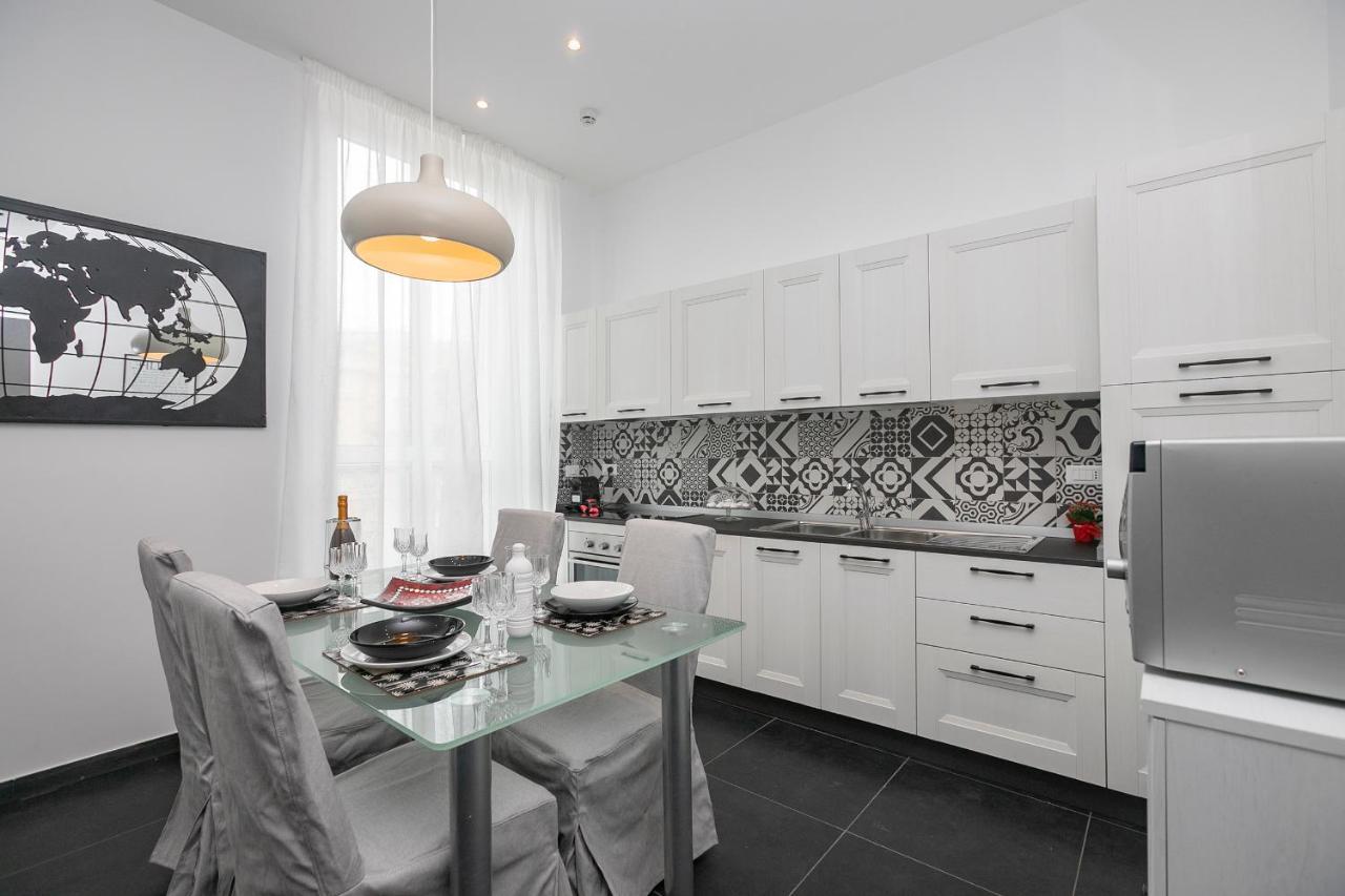 Real Italian Estate - Luxury Black&White Genoa Bagian luar foto