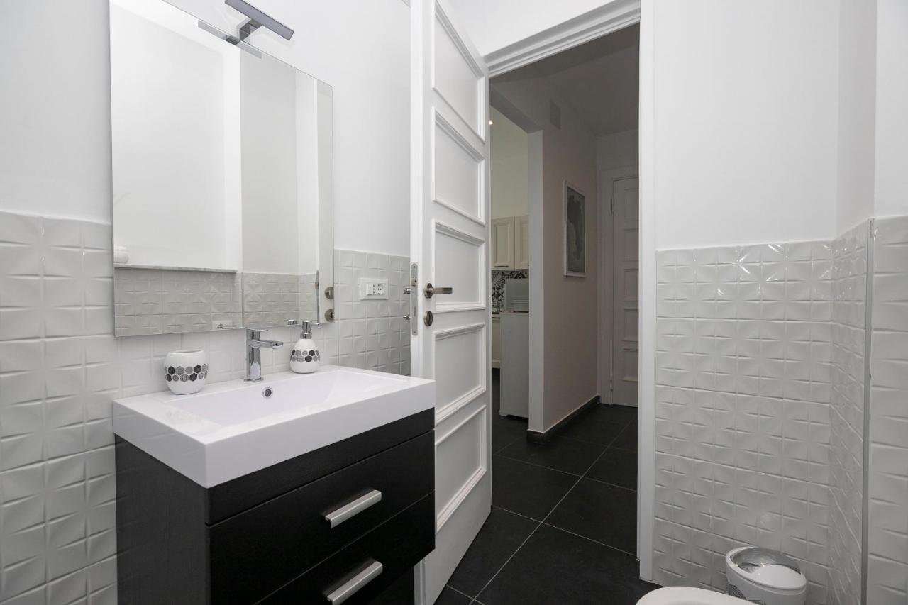 Real Italian Estate - Luxury Black&White Genoa Bagian luar foto