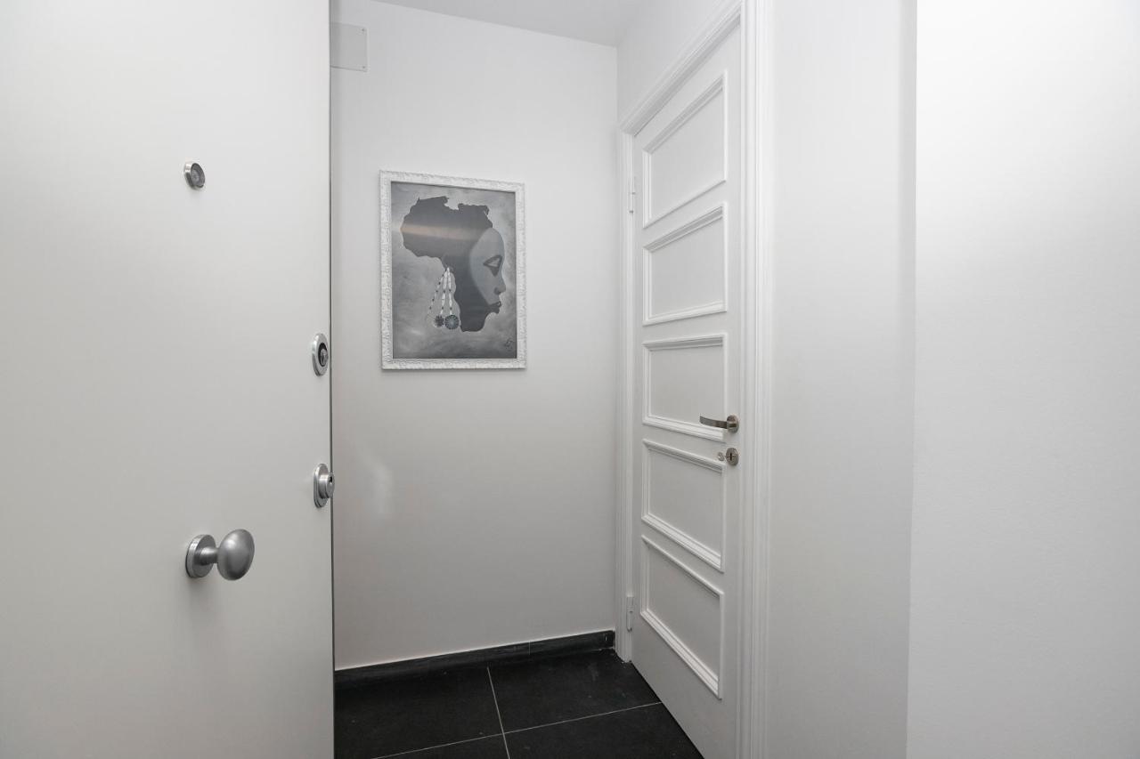 Real Italian Estate - Luxury Black&White Genoa Bagian luar foto